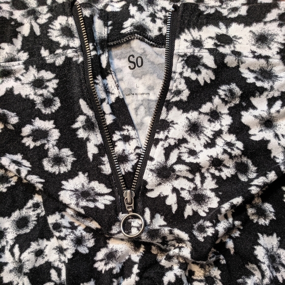 SO Lot of 2 Flowy Summer Spring Skirts Multiple Patterns Juniors Size Large - Picture 7 of 7